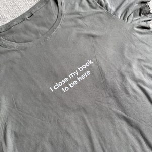 Remera "I Closed my Book"