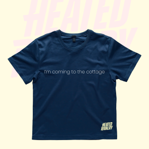 Remera i'm coming to the cottage.